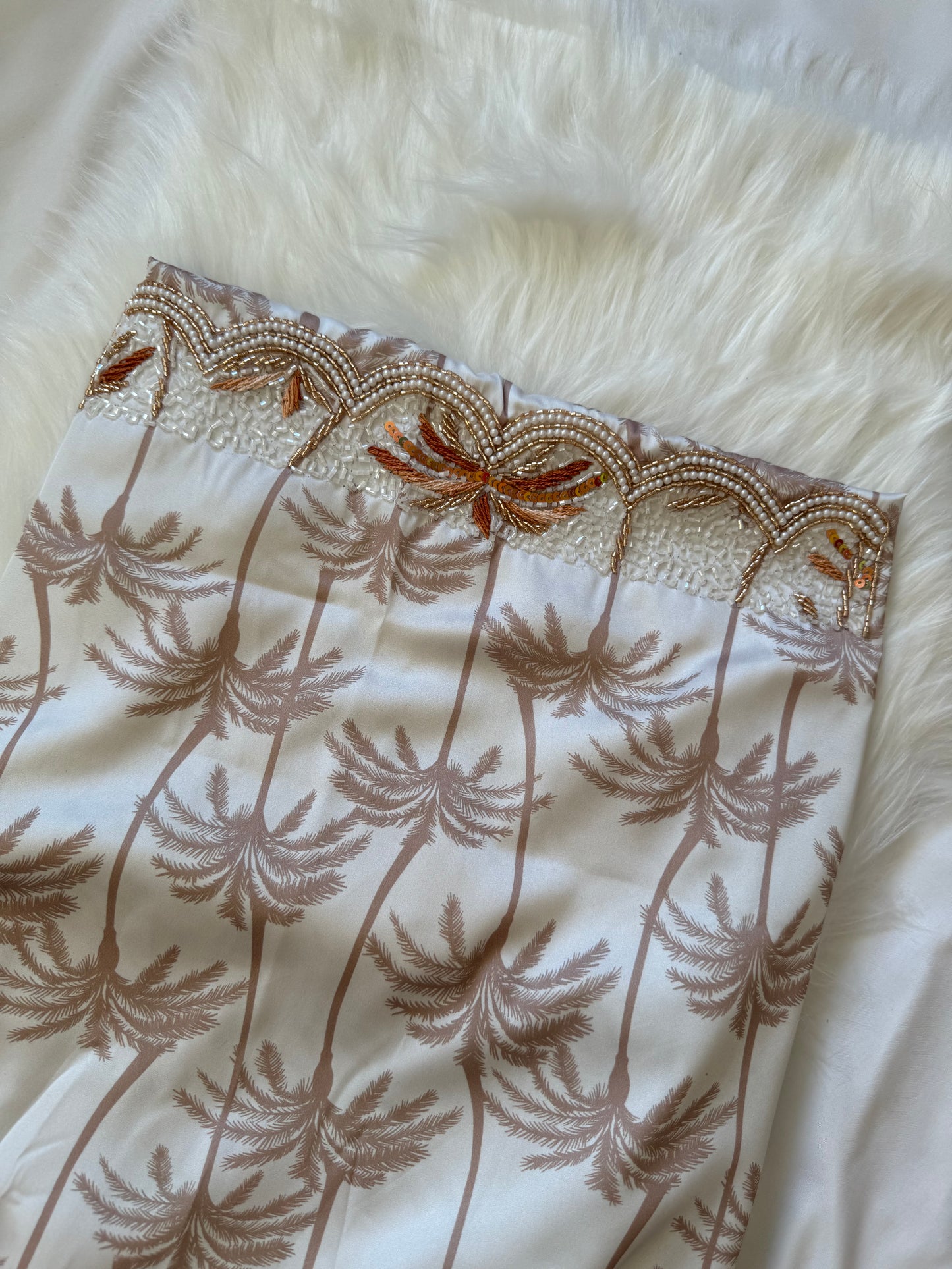 Oasis in white