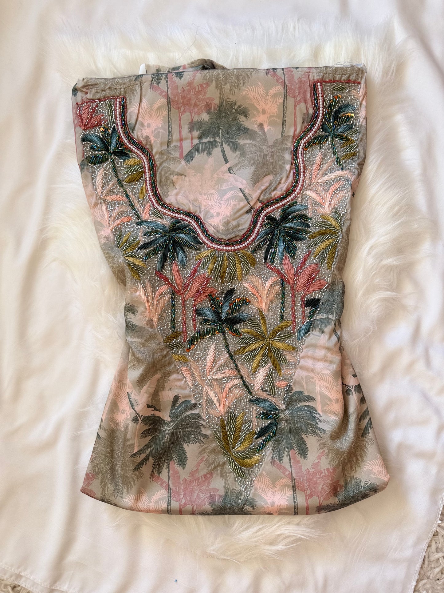 Oasis in beige