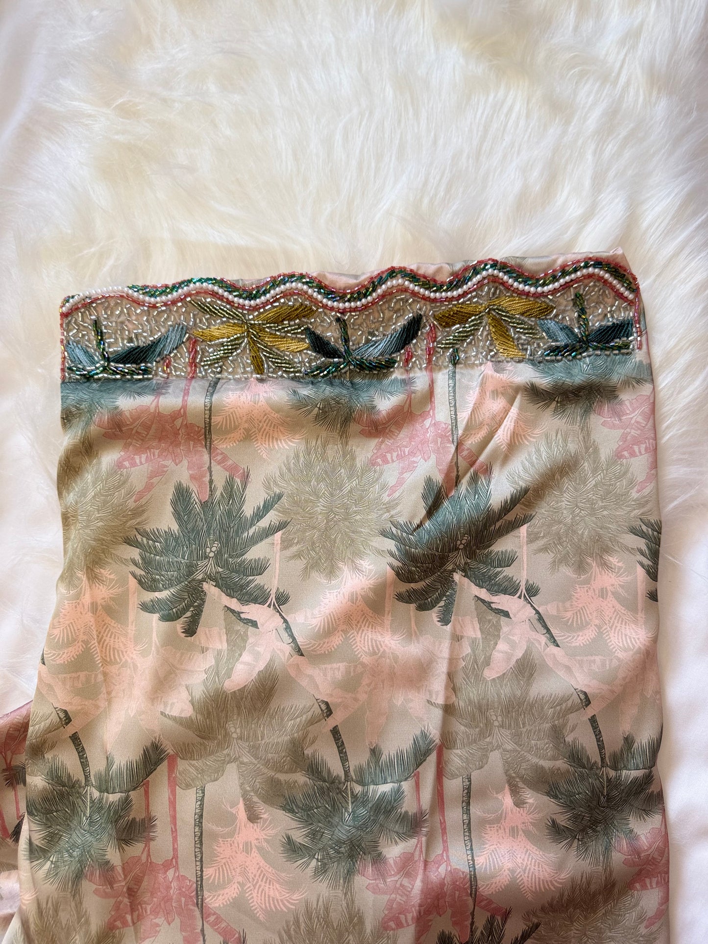 Oasis in beige