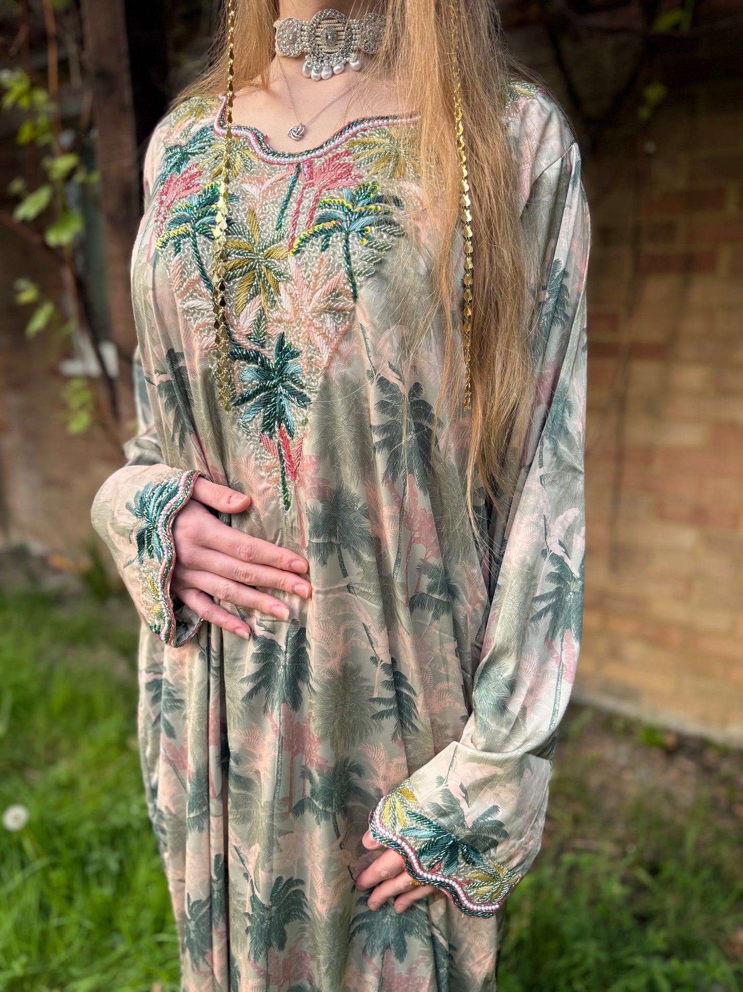 Oasis in beige